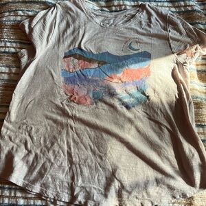 Old Navy T-Shirt: Future is Bright, Mountain design
